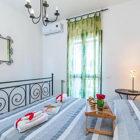 Trilo Debora 2km From The - Happy Appartement